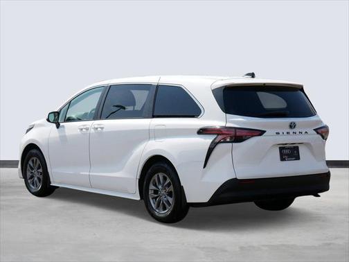 2021 Toyota Sienna LE
