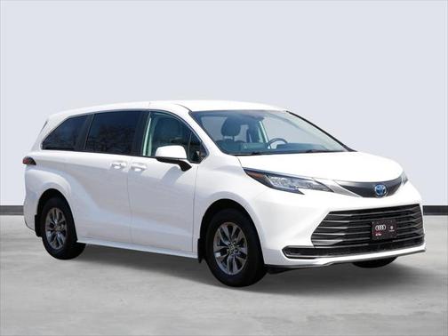 2021 Toyota Sienna LE
