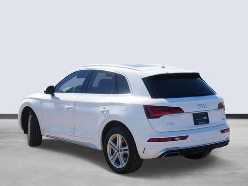 Arkona White 2024 Audi Q5 e 55 S line Premium Plus