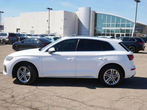 Arkona White 2024 Audi Q5 e 55 S line Premium Plus