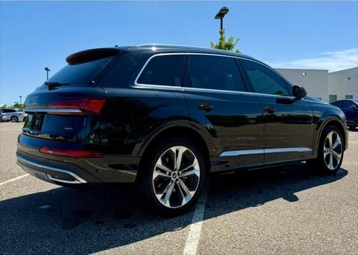 2022 Audi Q7 55 Premium Plus
