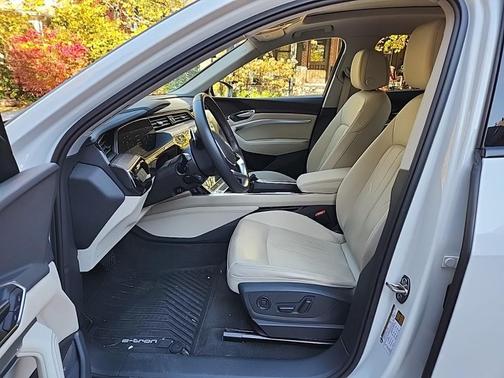 2023 Audi e-tron Premium quattro