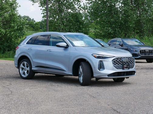 Florett Silver Metallic 2026 Audi Q5 Premium Plus TFSI quattro S tronic