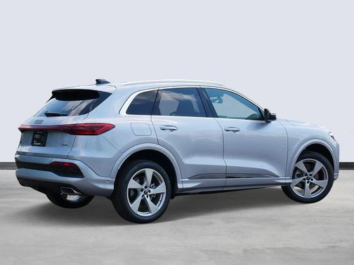 Florett Silver Metallic 2026 Audi Q5 Premium Plus TFSI quattro S tronic