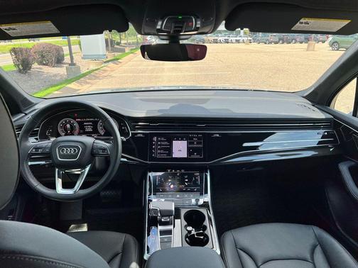 2025 Audi Q7 45 Premium Plus