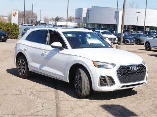2023 Audi Q5 45 S line Premium Plus
