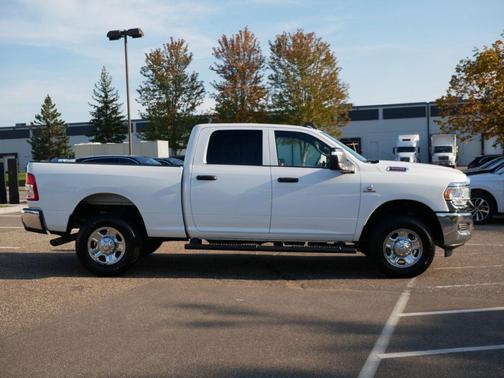 2024 RAM 3500 Tradesman Crew Cab 4x4 6'4' Box