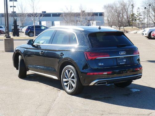 Mythos Black Metallic 2023 Audi Q5 45 S line Premium Plus