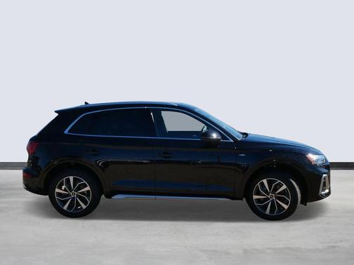 Mythos Black Metallic 2023 Audi Q5 45 S line Premium Plus