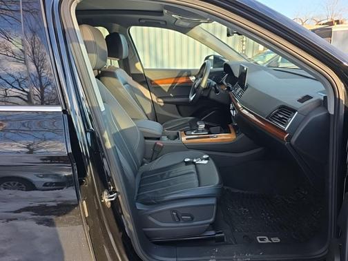 2023 Audi Q5 45 S line Premium Plus