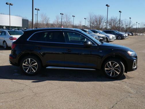 Mythos Black Metallic 2023 Audi Q5 45 S line Premium Plus