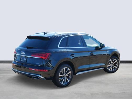 Mythos Black Metallic 2023 Audi Q5 45 S line Premium Plus