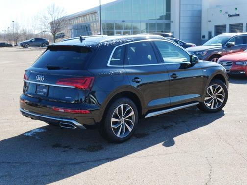 Mythos Black Metallic 2023 Audi Q5 45 S line Premium Plus