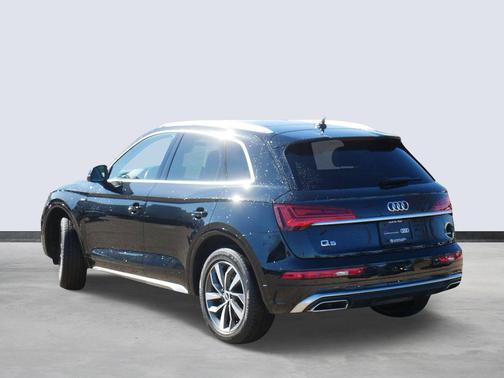 Mythos Black Metallic 2023 Audi Q5 45 S line Premium Plus