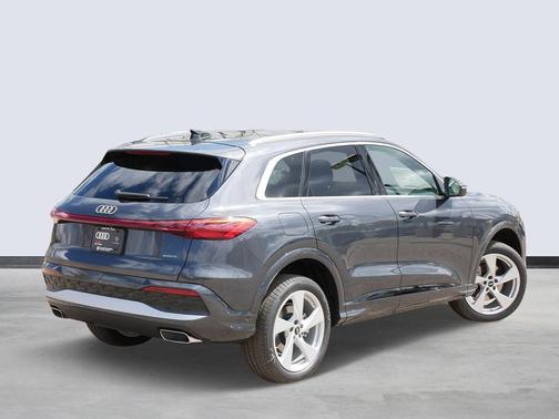 Tambora Gray Metallic 2026 Audi Q5 Premium Plus TFSI quattro S tronic