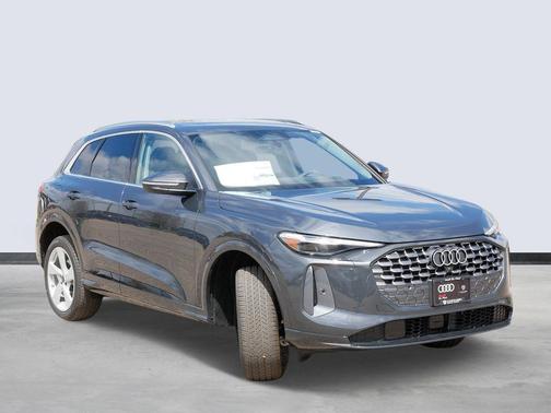 Tambora Gray Metallic 2026 Audi Q5 Premium Plus TFSI quattro S tronic