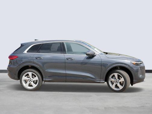 Tambora Gray Metallic 2026 Audi Q5 Premium Plus TFSI quattro S tronic
