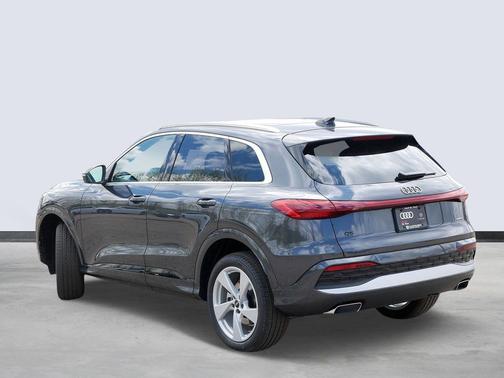 Tambora Gray Metallic 2026 Audi Q5 Premium Plus TFSI quattro S tronic