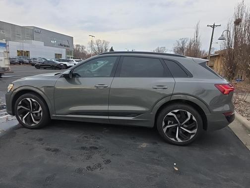 2024 Audi Q8 e-tron Premium Plus