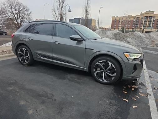 2024 Audi Q8 e-tron Premium Plus
