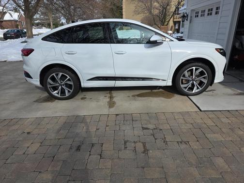 Glacier White Metallic 2023 Audi Q4 e-tron Premium Plus 50 quattro
