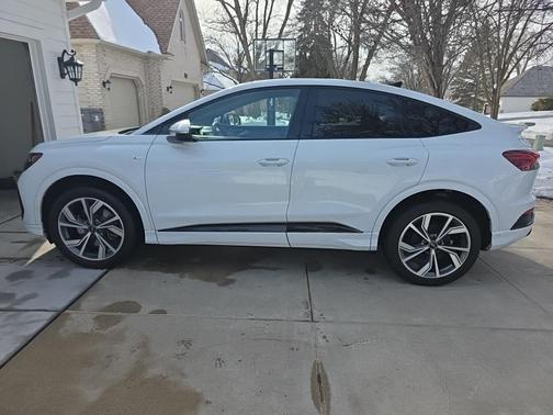 Glacier White Metallic 2023 Audi Q4 e-tron Premium Plus 50 quattro