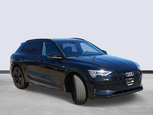 Mythos Black Metallic 2023 Audi e-tron Premium Plus quattro