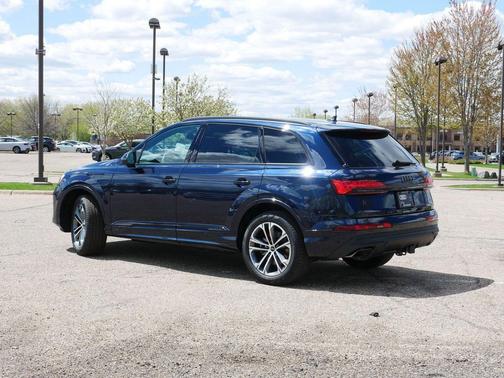 Waitomo Blue Metallic 2026 Audi Q7 45 Premium