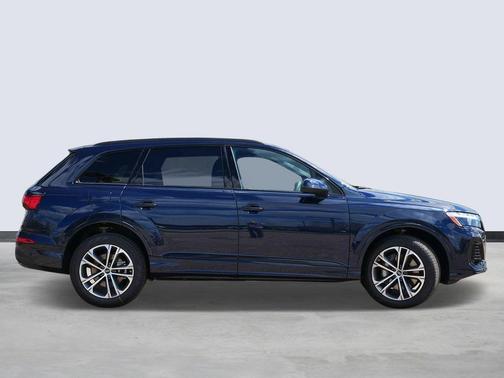 Waitomo Blue Metallic 2026 Audi Q7 45 Premium