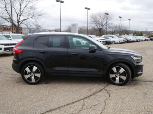 2020 Volvo XC40 T5 Momentum