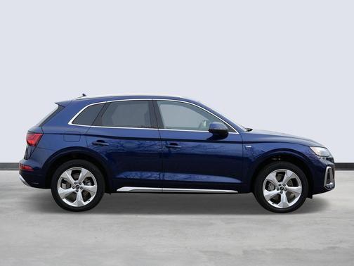 2022 Audi Q5 45 S line Premium Plus