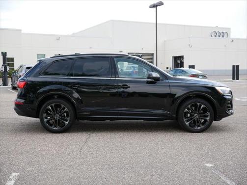 2025 Audi Q7 55 Premium Plus