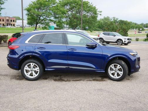 Navarra Blue Metallic 2025 Audi Q5 Premium TFSI quattro S tronic