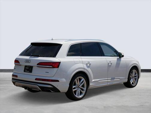 2025 Audi Q7 55 Premium Plus