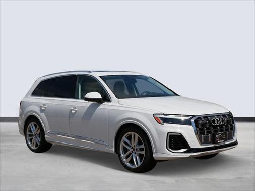 2025 Audi Q7 55 Premium Plus