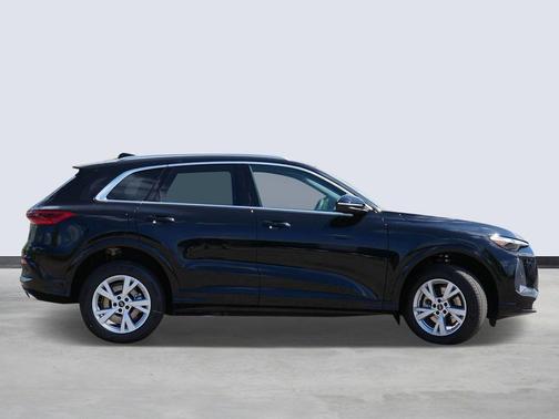 Mythos Black Metallic 2026 Audi Q5 Premium TFSI quattro S tronic