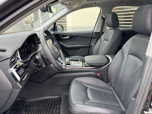 2023 Audi Q7 45 Premium