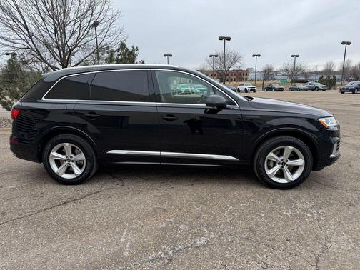 2023 Audi Q7 45 Premium