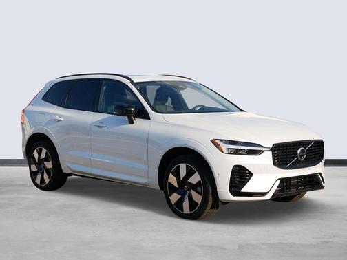 2024 Volvo XC60 Recharge Plug-In Hybrid T8 Plus Dark Theme