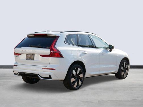 2024 Volvo XC60 Recharge Plug-In Hybrid T8 Plus Dark Theme