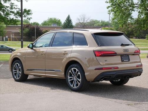 2025 Audi Q7 45 Premium Plus