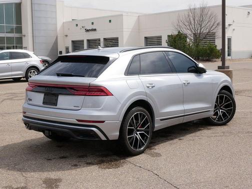 Florett Silver Metallic 2021 Audi Q8 55 Premium Plus