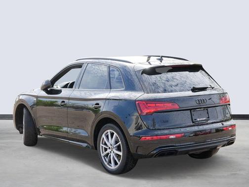 Mythos Black Metallic 2023 Audi Q5 e 55 S line Prestige