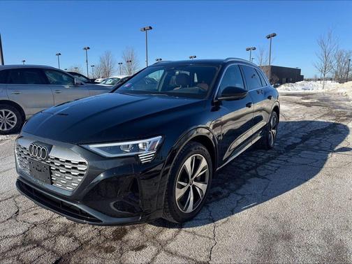 2024 Audi Q8 e-tron Premium Plus