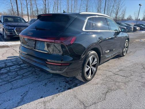 2024 Audi Q8 e-tron Premium Plus