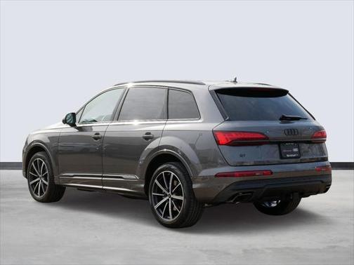 2025 Audi Q7 45 Premium Plus