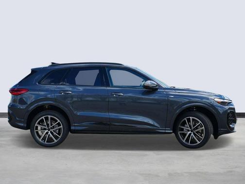 Tambora Gray Metallic 2026 Audi Q5 Premium Plus TFSI quattro S tronic