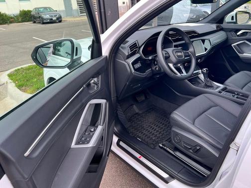 2025 Audi Q3 Premium 45 TFSI S line quattro Tiptronic