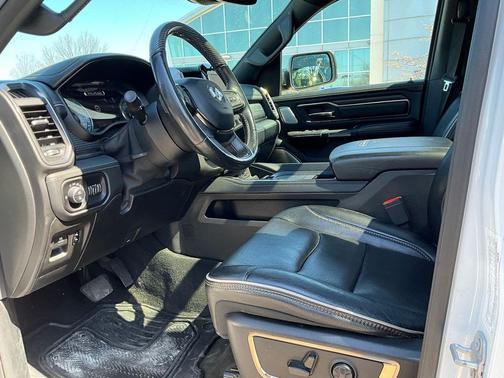 Ivory Tri-Coat Pearl 2019 RAM 1500 Limited