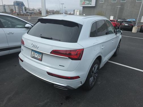 Glacier White Metallic 2023 Audi Q5 45 S line Premium